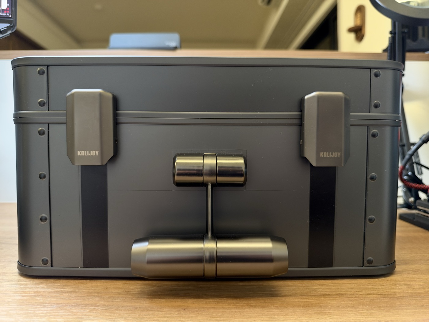 Front of the closed Kalijoy K CASE showing two plain latches either side of the central handle, with no combination lock.